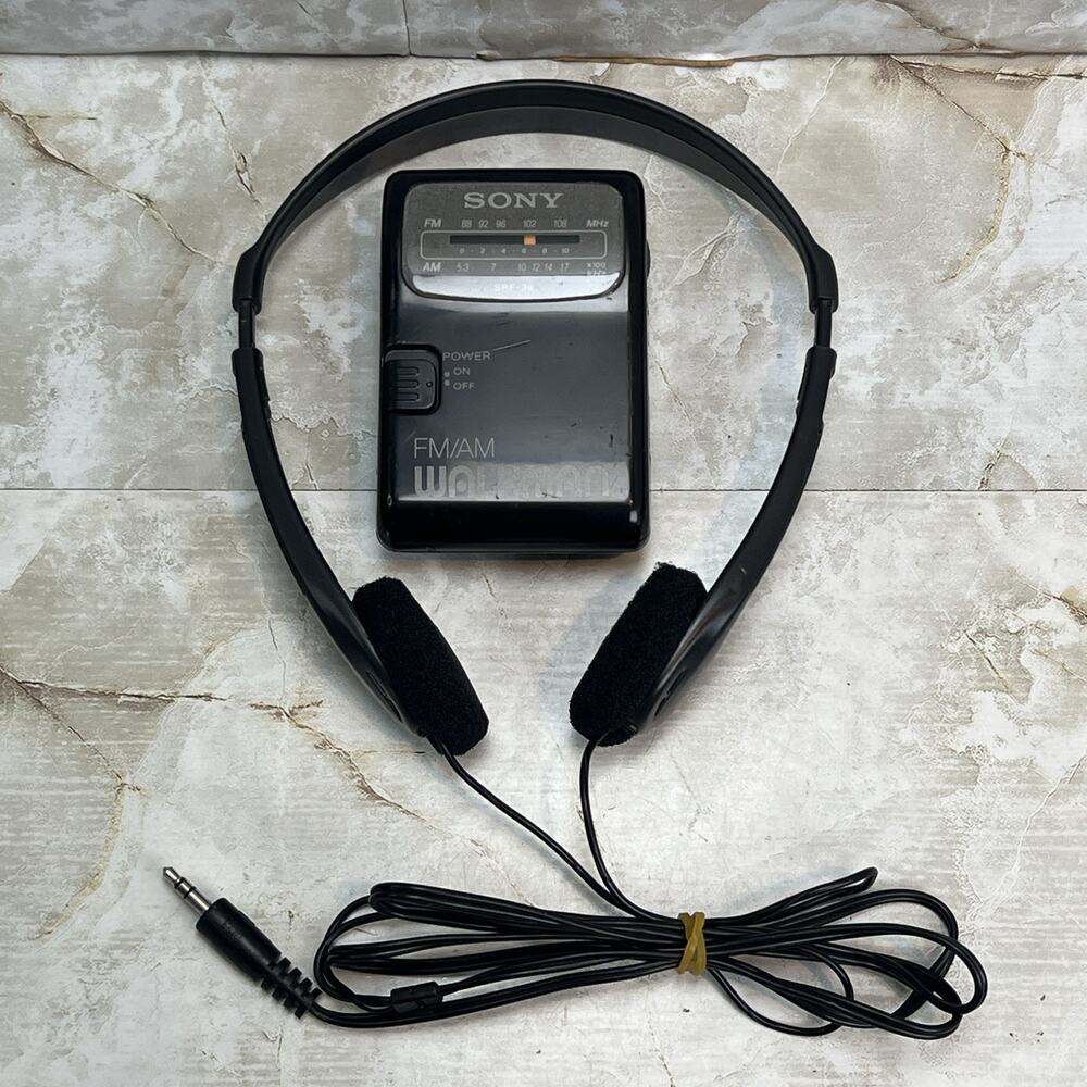 Sony SRF-39 FM/AM Walkman Portable Radio & Belt Clip W/Headphones TRH-2 Tested